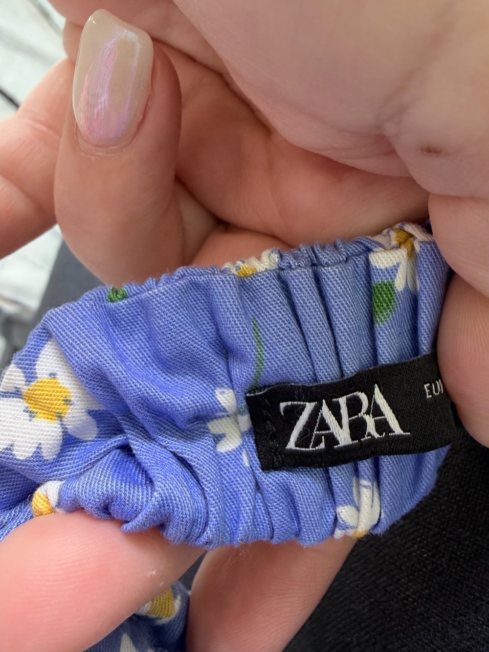 Zara Blue Floral Daisy Crop Tank - Picture 5 of 6